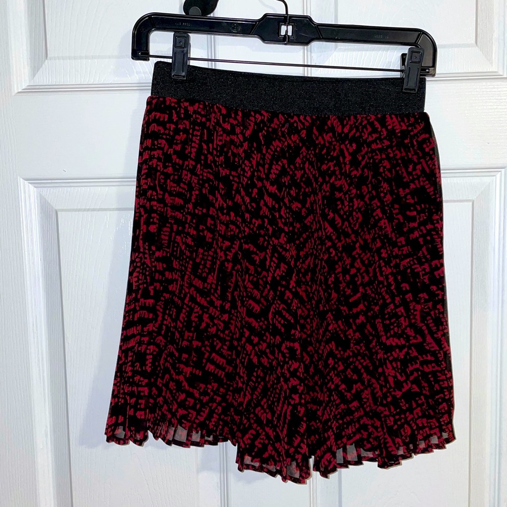 Red & black Victoria’s Secret pleated skirt